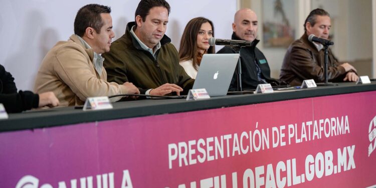 Paga Javier Díaz predial en línea; presenta plataforma “Saltillo Fácil”
