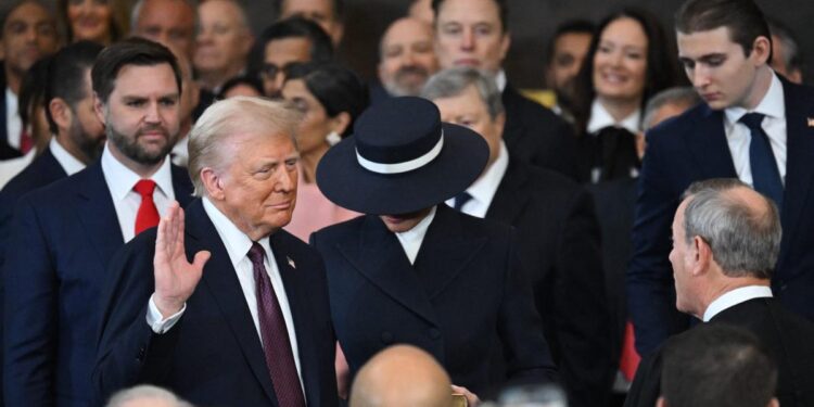 Adelanta Trump imponer aranceles para México y Canadá el 1 de febrero