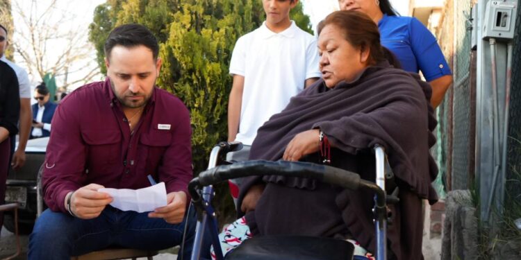 Jacobo Rodríguez se Pone a las Órdenes del Pueblo en la Colonia Año 2000