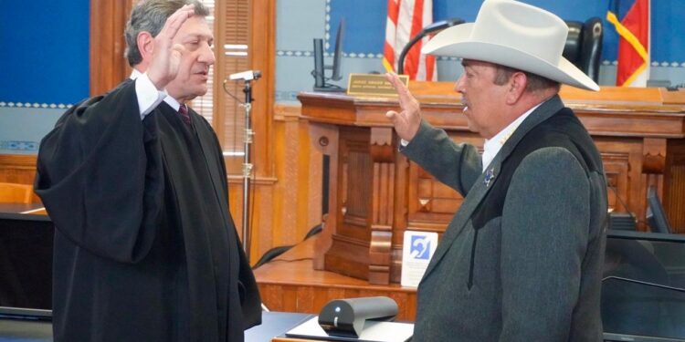 Tom Schmerber Presta Juramento y Agradece Voluntad de Jacobo Rodríguez para Trabajar en Seguridad