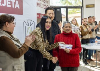 Entregan 80 tarjetas del Bienestar en Piedras Negras