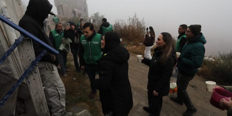 Entregan, gobierno de Saltillo y Mejora Coahuila, cobijas y apoyos en sectores vulnerables