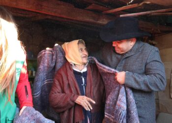 Implementa Estado y Municipio “brigada invernal” en Sabinas por onda gélida