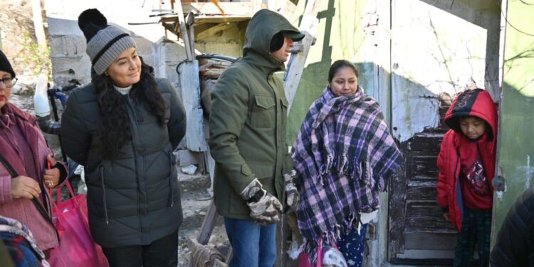 Abrigando Corazones: Municipio y Estado Brindan Ayuda a Familias Vulnerables Ante el Frío