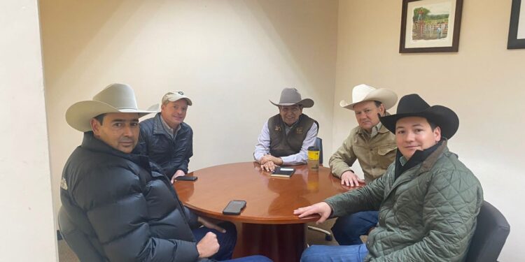 Acuerdan trabajo conjunto ganaderos de Texas y Coahuila