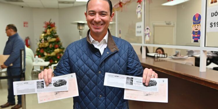 Emilio De Hoyos resalta beneficios al pagar el IP