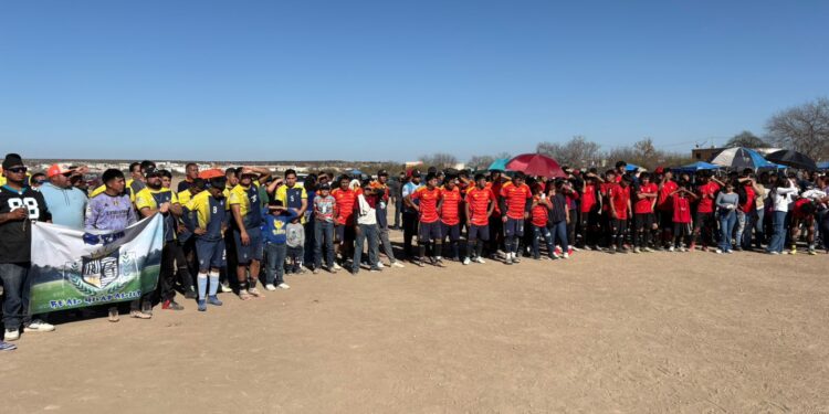 Premian a los equipos campeones de fútbol, de la liga Edmundo López de Sabinas.