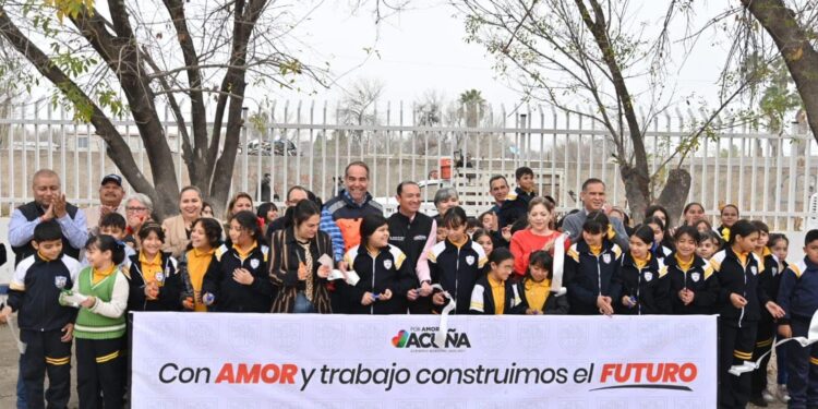 ENTREGAN BARDA PERIMETRAL A ESCUELA JESÚS MA. RAMÓN CANTÚ, SEGURIDAD Y DIGNIDAD A ESTUDIANTES