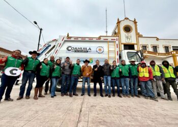 Dona Gobierno del Estado Camión de Basura a Sabinas.