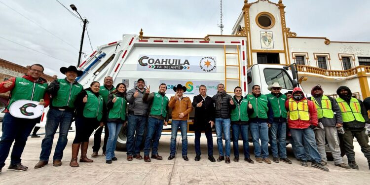 Dona Gobierno del Estado Camión de Basura a Sabinas.