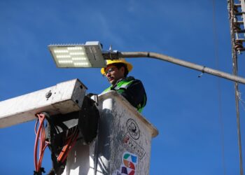 Todos los días mejoramos el sistema de alumbrado público: Javier Díaz