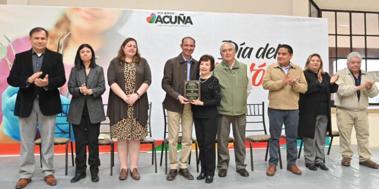 Reconoce Municipio a profesionales en el Dia del Odontólogo
