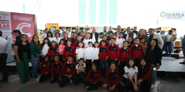 ENTREGA MANOLO UNIDADES DE TRANSPORTE ESCOLAR PARA EL ÁREA RURAL