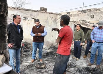 Atiende Emilio De Hoyos personalmente a familias afectadas por incendios y Protección Civil reporta daños por fuertes vientos