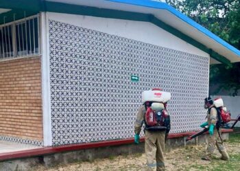 LLEVA SALUD ACCIONES DE SANEAMIENTO Y FUMIGACIÓN A ESCUELAS PÚBLICAS CONTRA EL DENGUE Y RICKETTSIOSIS