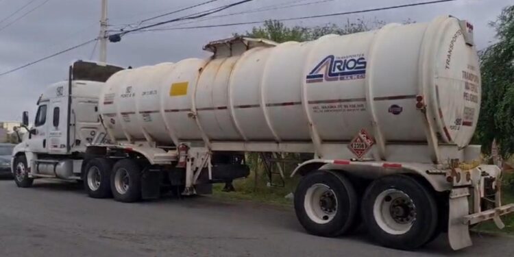 Guardia Nacional asegura pipa con gasolina de Grupo Arios procedente de Pemex Cadereyta
