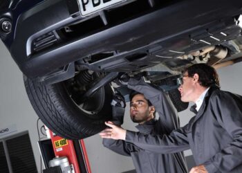 Comparten consejos básicos para viajar en coche