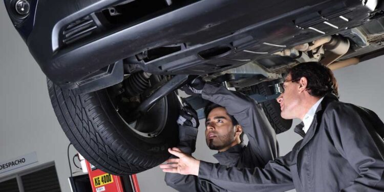 Comparten consejos básicos para viajar en coche