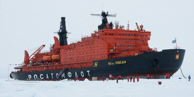 Majestuoso e impresionante el rompehielos El NS Yamal