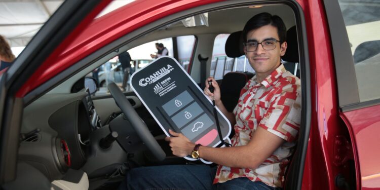 ENTREGA GOBIERNO DEL ESTADO PREMIOS A LOS CONTRIBUYENTES CUMPLIDOS EN SU PAGO DE PLACAS