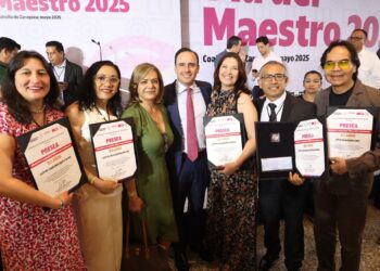 COAHUILA ES GRANDE PORQUE TIENE A LAS Y LOS MEJORES MAESTROS DE MÉXICO: MANOLO