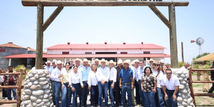 ENTREGA MANOLO 400 TOROS A PRODUCTORES DE COAHUILA