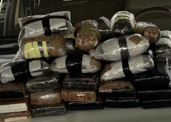 Decomisan millonario cargamento de drogas a mexicana que cruzaba de Piedras Negras por el Puente Dos.