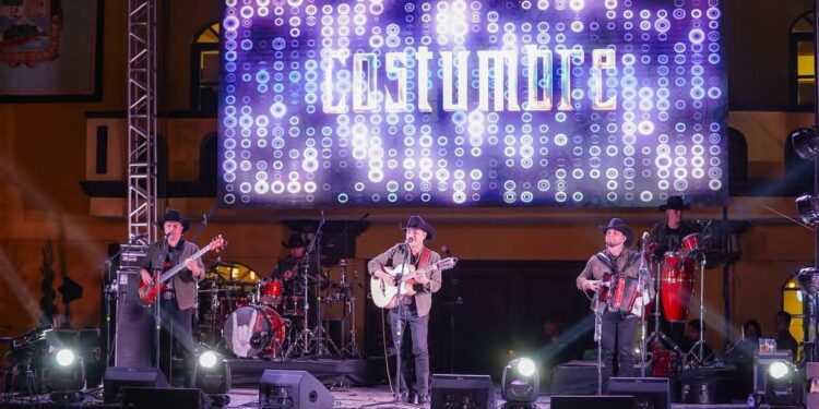 Felicita Manolo a las mamás coahuilenses