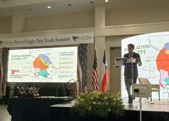 EXPONE COAHUILA SUS VENTAJAS COMPETITIVAS DENTRO DE LA CUMBRE COMERCIAL 2025, DE EAGLE PASS.