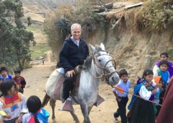 Papa León XIV, a caballo