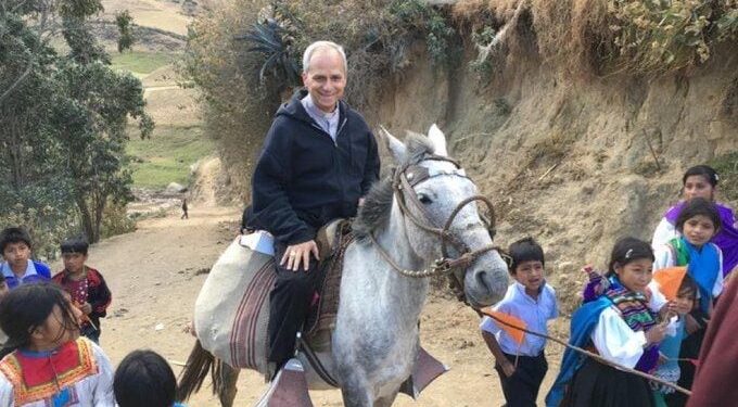 Papa León XIV, a caballo