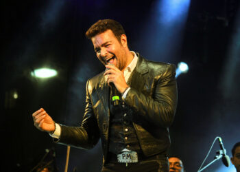 Pablo Montero les catará a las mamas de Acuña