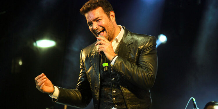 Pablo Montero les catará a las mamas de Acuña