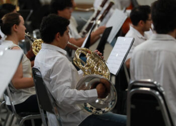 Disfrutan vecinas y vecinos del sur de la Orquesta Filarmónica del Desierto