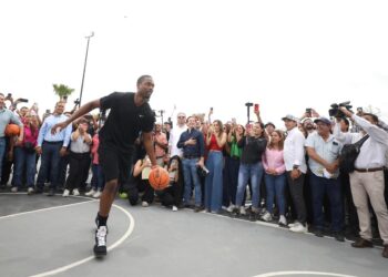 SPURS DE LA NBA, MANOLO Y JAVIER INAUGURAN CANCHAS DE BÁSQUETBOL EN SALTILLO