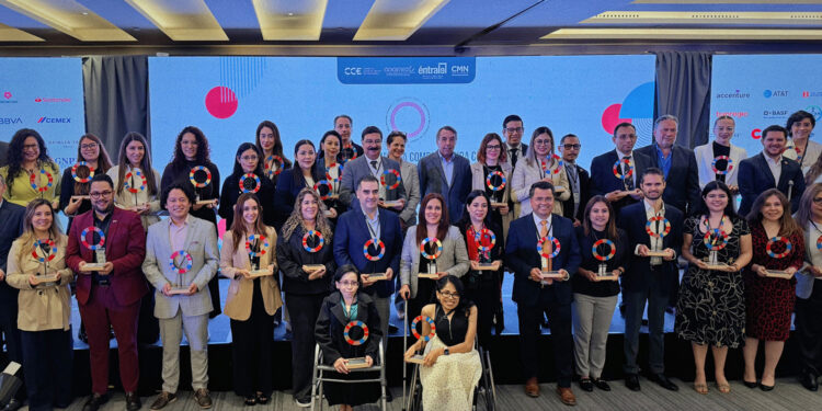 Bimbo, GNP Seguros y Fibra UNO reciben distintivo por su compromiso con la inclusión laboral de personas con discapacidad