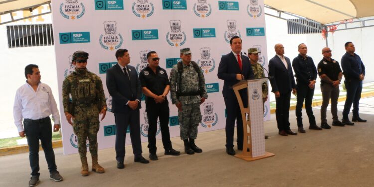 Detienen a líder criminal en Piedras Negras; aseguran droga y armas en varios cateos