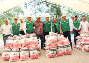 GOBIERNO DE COAHUILA APOYA A PRODUCTORES RURALES CON SUPLEMENTOS Y ALIMENTO PARA GANADO