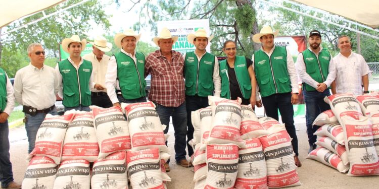 GOBIERNO DE COAHUILA APOYA A PRODUCTORES RURALES CON SUPLEMENTOS Y ALIMENTO PARA GANADO