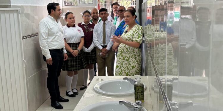 REFRENDA GOBIERNO DEL ESTADO COMPROMISO CON LA EDUCACIÓN EN PIEDRAS NEGRAS