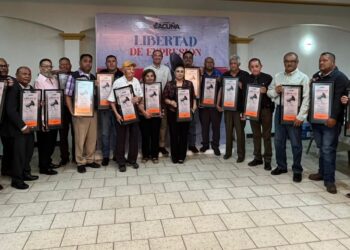 Urge contar con periodistas responsables que trabajen con rigor por la verdad: Emilio de Hoyos