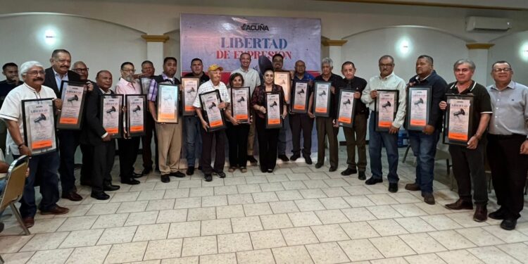 Urge contar con periodistas responsables que trabajen con rigor por la verdad: Emilio de Hoyos