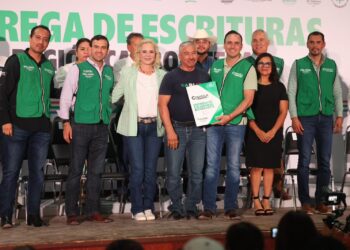 ARRANCAMOS GRAN PROGRAMA DE ESCRITURACIÓN EN COAHUILA: MANOLO