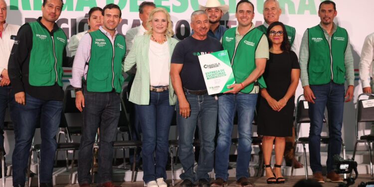 ARRANCAMOS GRAN PROGRAMA DE ESCRITURACIÓN EN COAHUILA: MANOLO