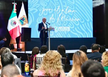 LA INICIATIVA CIUDADANA POR LA VIDA Y LA FAMILIA RECONOCE EL DESEMPEÑO DE MANOLO JIMÉNEZ SALINAS