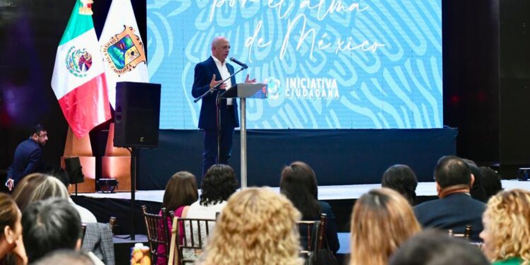 LA INICIATIVA CIUDADANA POR LA VIDA Y LA FAMILIA RECONOCE EL DESEMPEÑO DE MANOLO JIMÉNEZ SALINAS