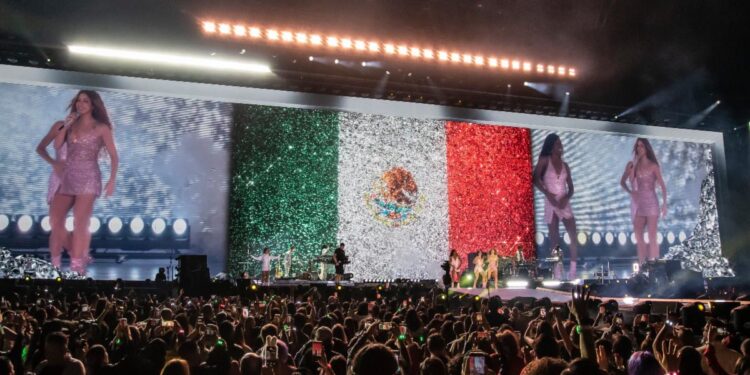 Shakira supera el millón de boletos vendidos en México con su gira “Las Mujeres Ya No Lloran World Tour”