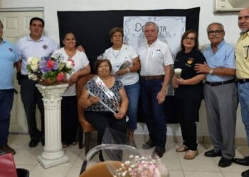 Caballeros de Colon celebran Dia del Abuelo con coronación de su reina