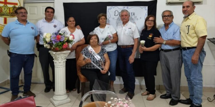 Caballeros de Colon celebran Dia del Abuelo con coronación de su reina
