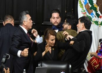 Pleito en el Senado entre Noroña y “Alito” Moreno termina a golpes